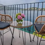 Discover Lastovo Premium アパート *
