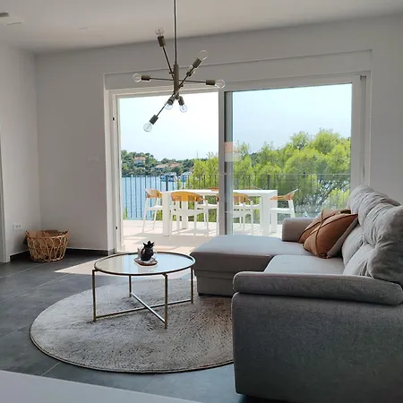 Modern Two Bedroom Seafront Oasis Apartment