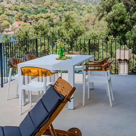 Modern Two Bedroom Seafront Oasis * Skrivena Luka