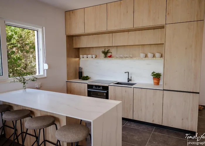 Discover Lastovo Premium *