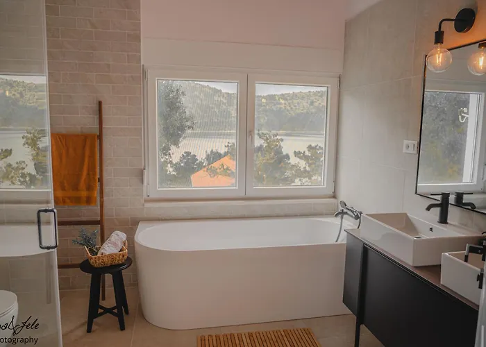 Discover Lastovo Premium