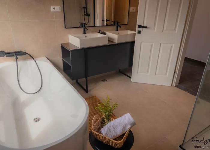 Discover Lastovo Premium *